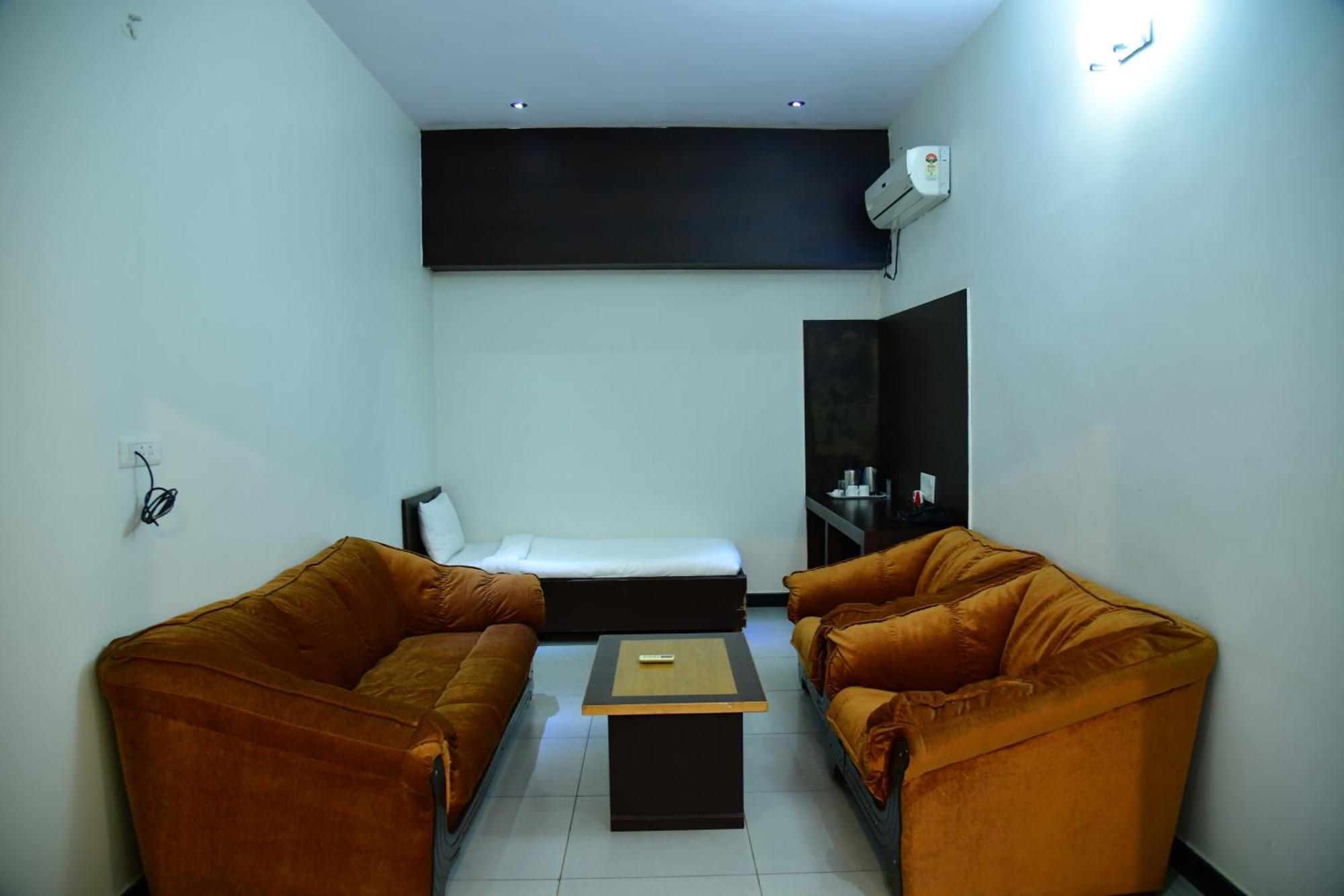 Nijaguna Resorts Chamrajnagar Luaran gambar