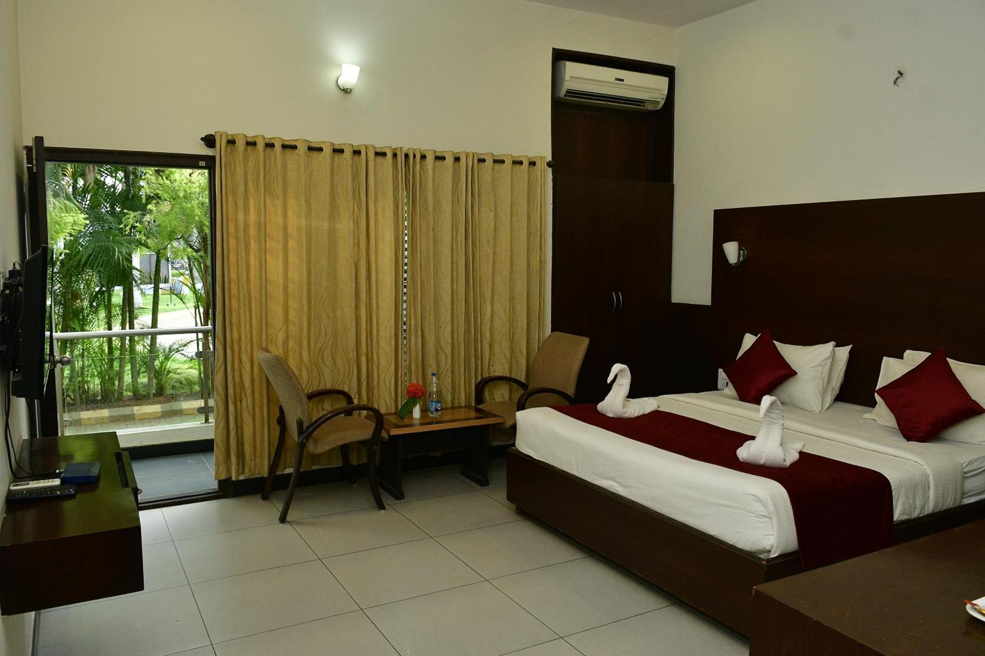 Nijaguna Resorts Chamrajnagar Luaran gambar